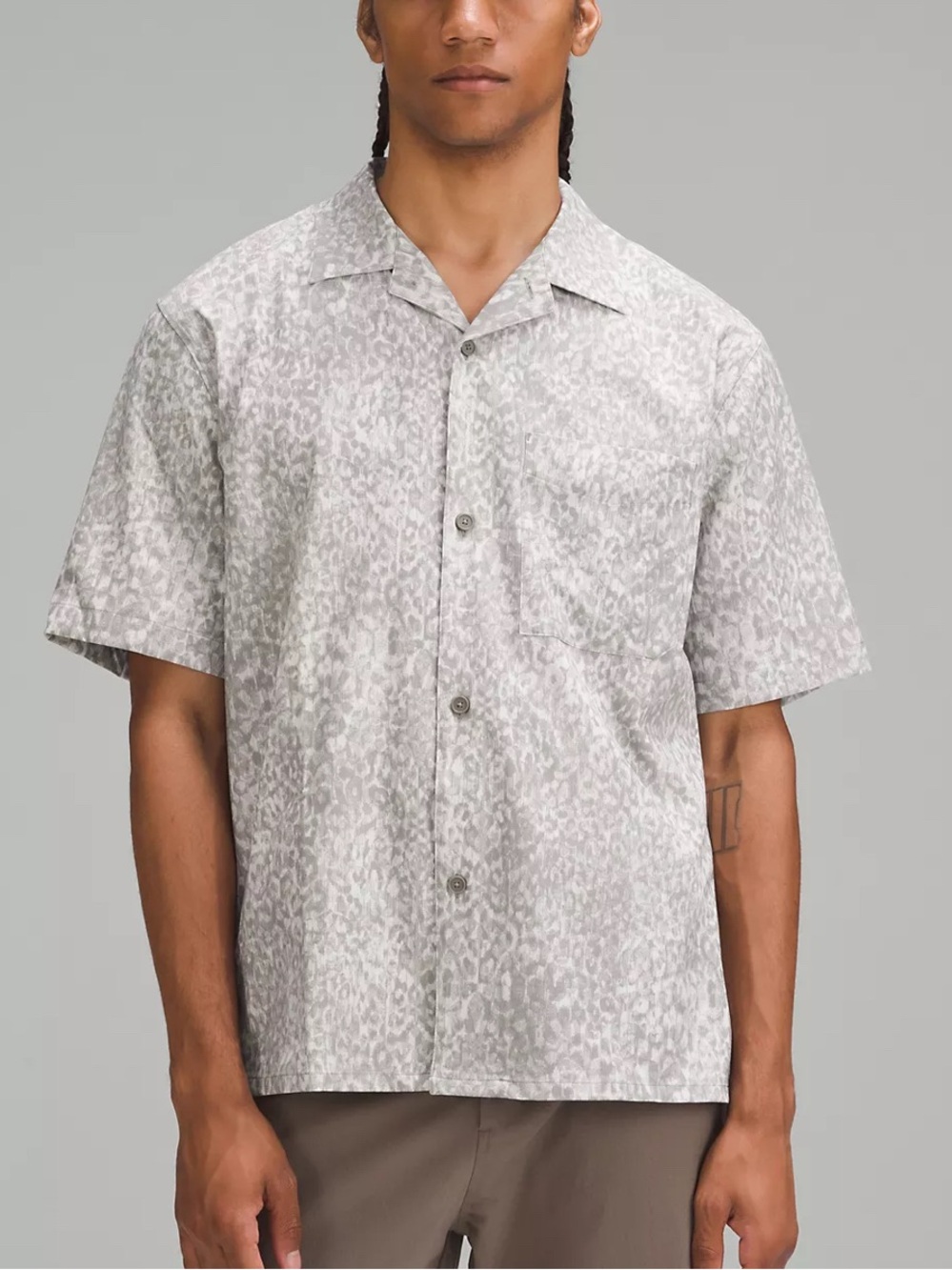 Lululemon Airing Easy Short Sleeve  Button Shirt Large Grey d54